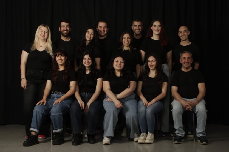 🎭TALLER I. 3ºINTERPRETACIÓN. EL LINDO DON DIEGO. Curso 2024-2025 Hoy os presentamos la foto de equipo y a su director D…