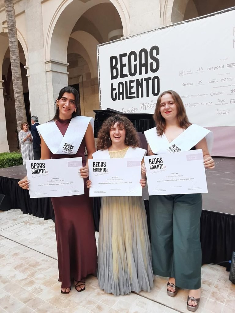 🎭🎭En la Gala de las Becas Talento de Fundación Málaga. Por primera vez, alumnas de Arte Dramático consiguen esta beca …