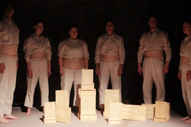 Cobertura de “52/07” @abregoteatro Taller fin de grado de alumnos de interpretación gestual y escenografía de @esaddesev…