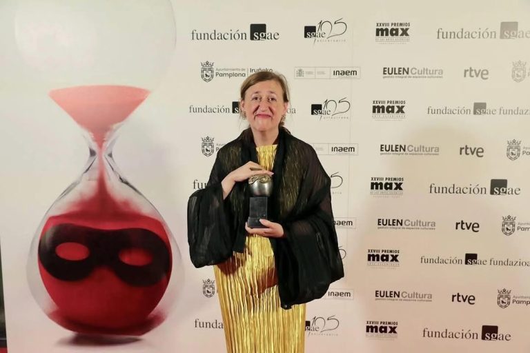 Enhorabuena a nuestra profesora @pascualitziar por su merecido Premio Max a mejor autoría teatral @premiosmaxoficial
