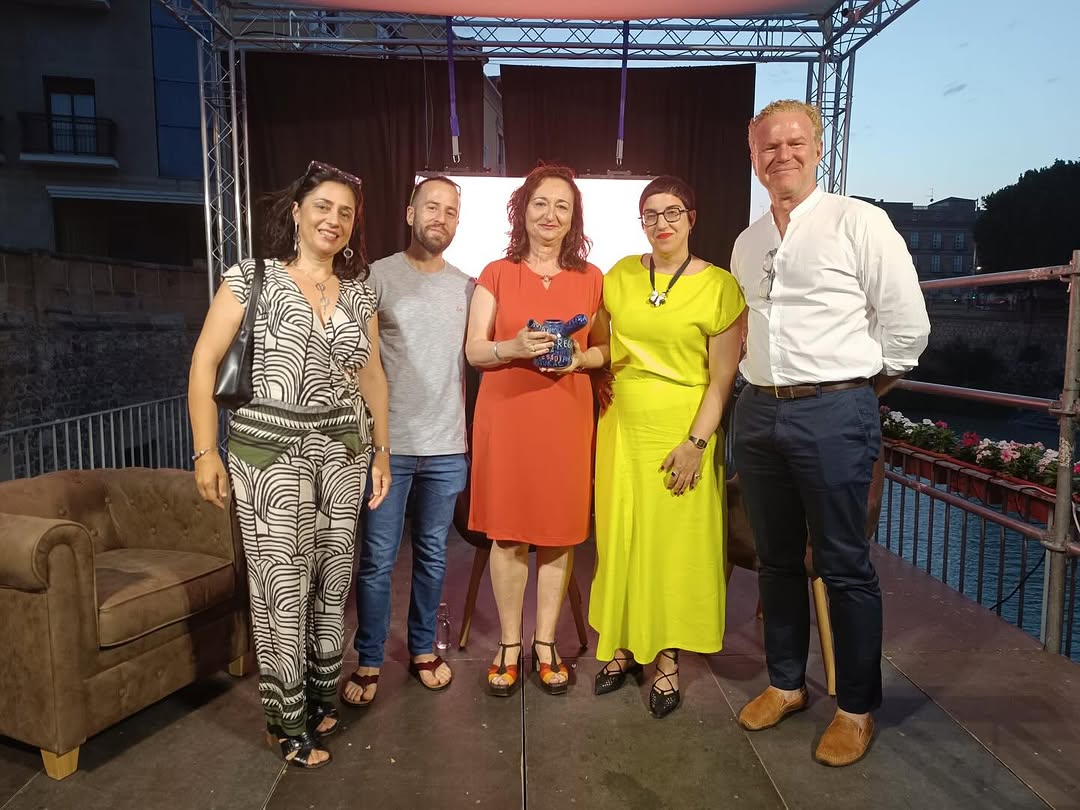 Ayer recogimos el premio a la ESAD por su labor cultural en la Región de Murcia de la mano del @eldiarioes Mil gracias p… Ayer recogimos el premio a la ESAD por su labor cultural en la Región de Murcia de la mano del @eldiarioes Mil gracias p…