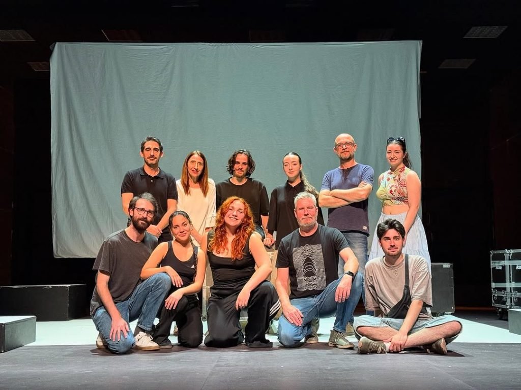 Hui hem assistit a l’estrena de “De qué se esconden” a @lamutantvalencia! 🟢 Una peça dirigida per Sofia J. Donaire com …