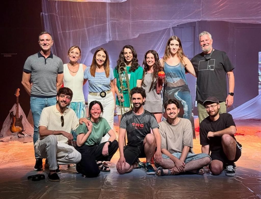 Ahir vam asistir a l’estrena de “Ecdysis, el caos de la transcendencia”! 🟢 Una obra creada i dirigida per Carmen Blanco…