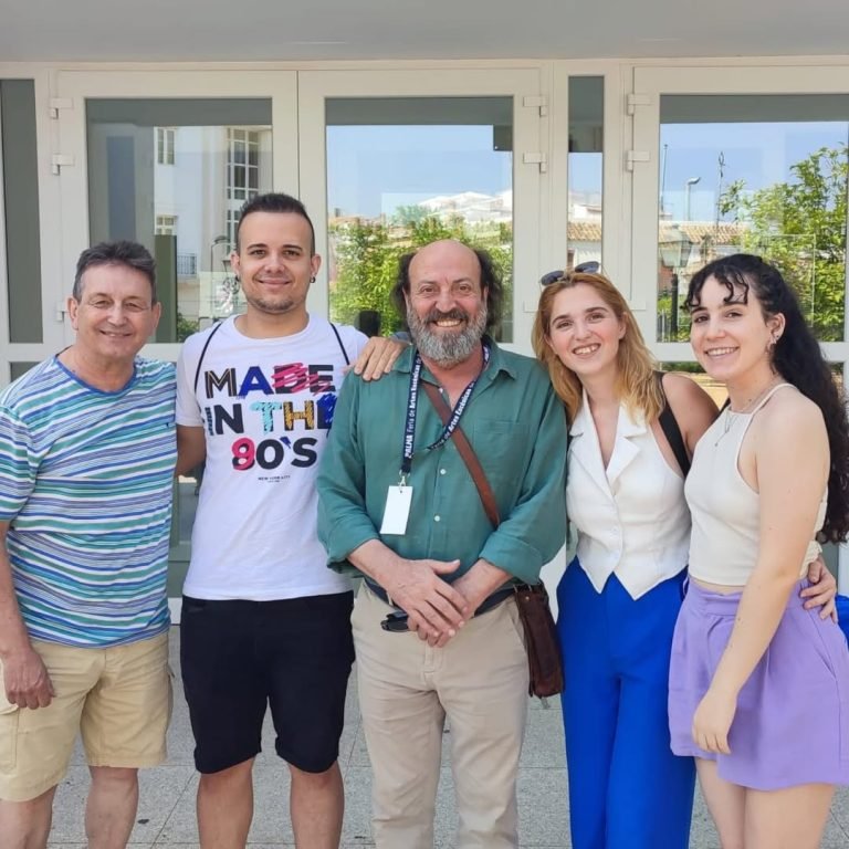 Presencia de la ESAD en el Festival de teatro de Palma del Río. Nuestro alumnado, junto al profesor Juan Castilla, pudo …