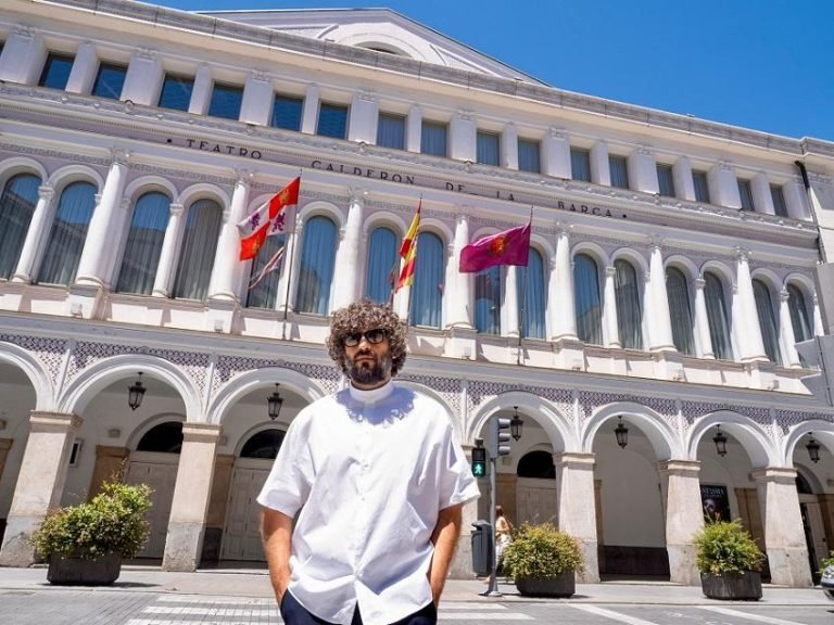 🎭🌟 José María Esbec, egresado de nuestra Escuela, ha sido nombrado nuevo director del @tcalderon.valladolid. 🥳👏 Este…