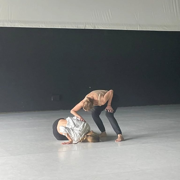 🎭 Paula Martínez @paulamart.g estudiante del Máster en Pensamiento y Creación Escénica Contemporánea de la ESADCYL, se …