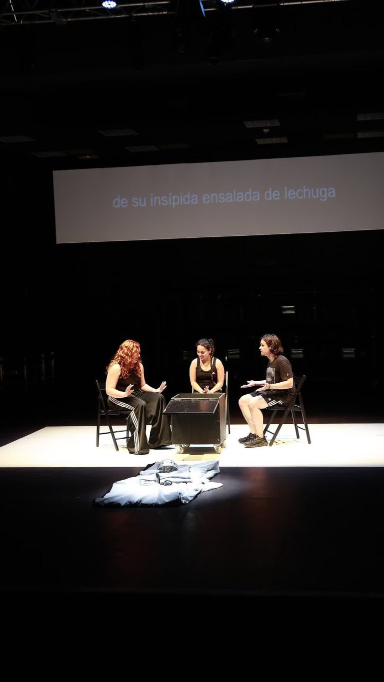 Recordem “De qué se esconden” 🟢 Una peça versionada i dirigida per Sofia J. Donaire a partir dels textos d’Ianire Doist…