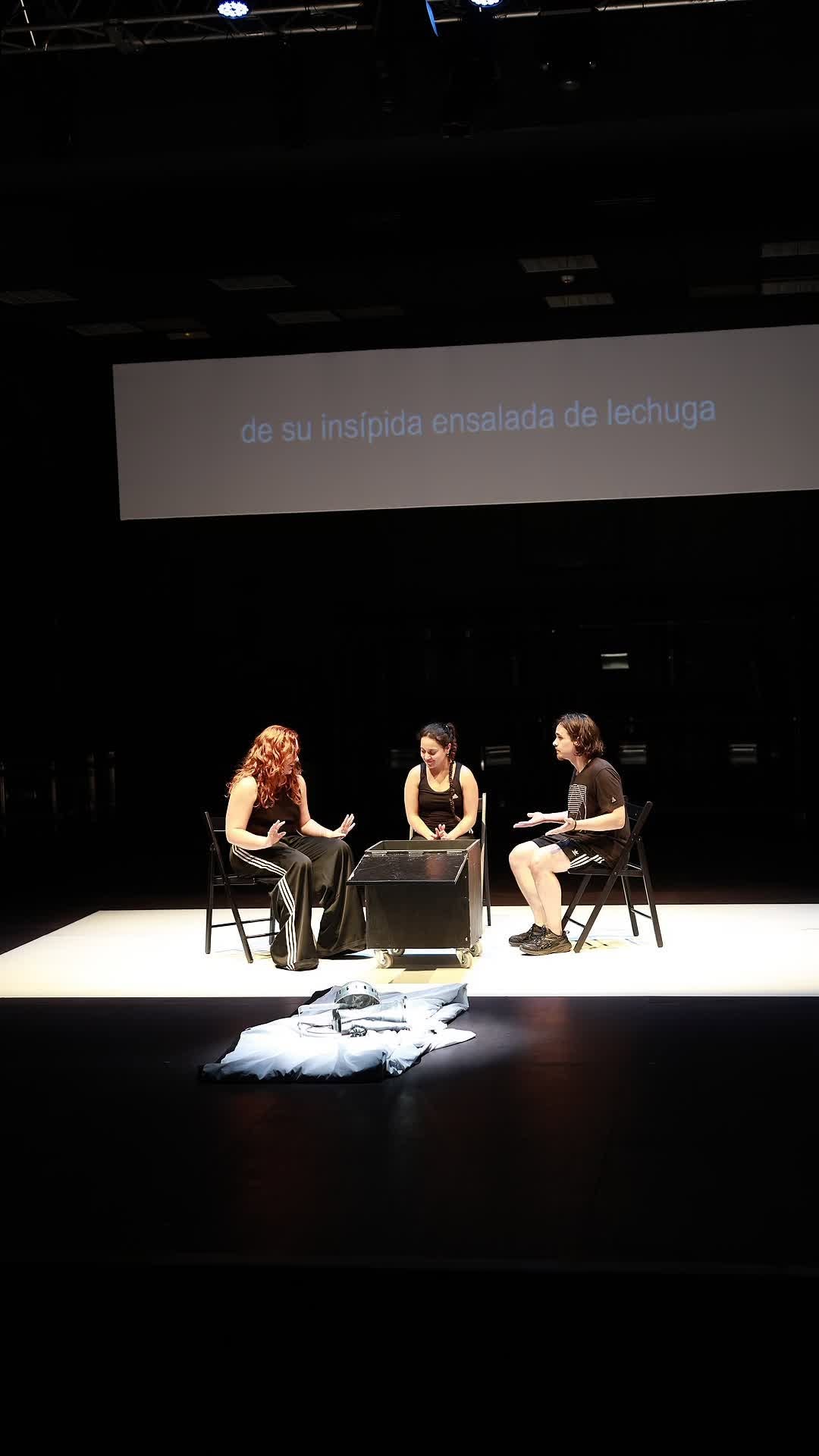 Recordem “De qué se esconden” 🟢 Una peça versionada i dirigida per Sofia J. Donaire a partir dels textos d’Ianire Doist…