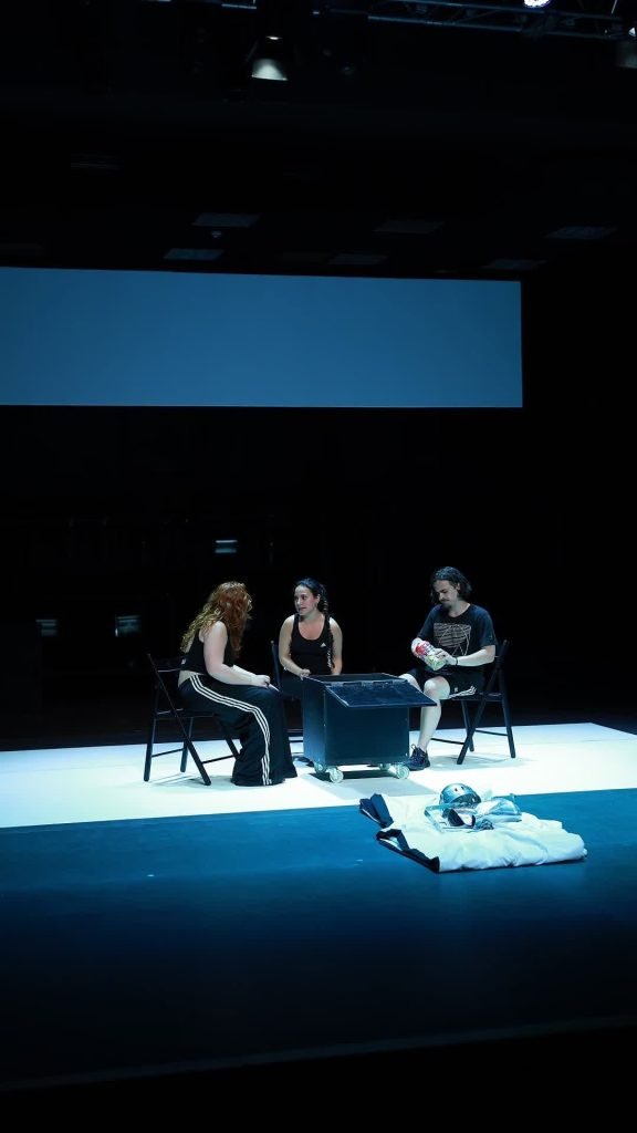 Recordem “De qué se esconden” 🟢 Una peça versionada i dirigida per Sofia J. Donaire a partir dels textos d’Ianire Doist…