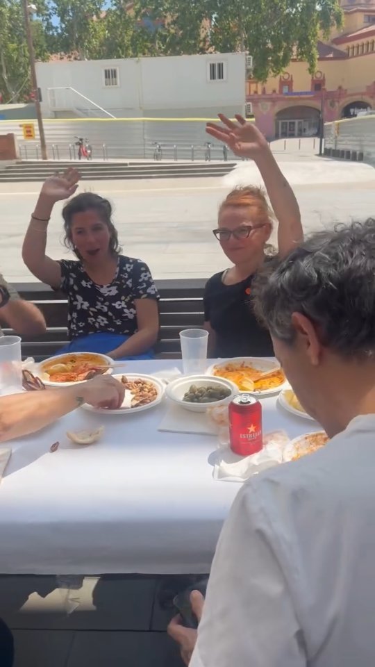 Es hora de decirnos adiós e irnos de vacaciones. El personal y los maestros del Institut del Teatre dejan des …