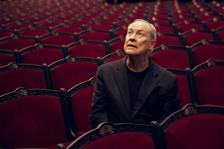 Se nos ha ido otro maestro…. La ESAD de Sevilla se hace eco de la desaparición del grandioso Bob Wilson. Sirva esta publ…