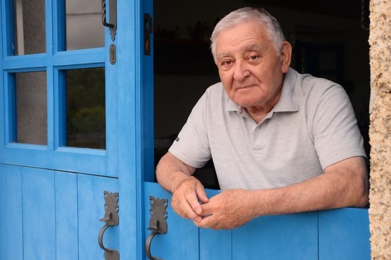 Dende a Escola Superior de Arte Dramática de Galicia lamentamos a moi triste perda do gran mestre e indiscutible referen…