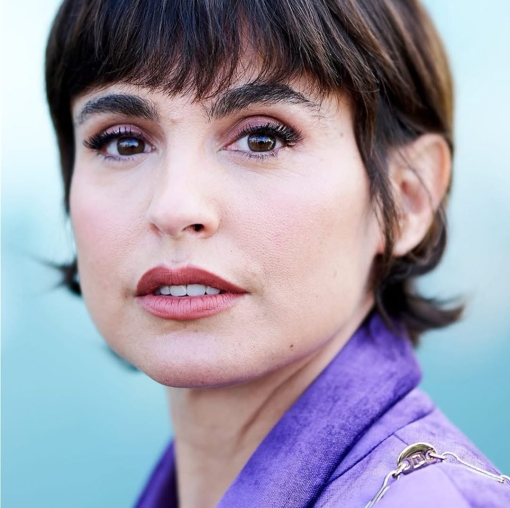 Que injusta la vida a veces.. Otra grande que se va pero tan joven….vuela alto , Veronica…!!!! DEP