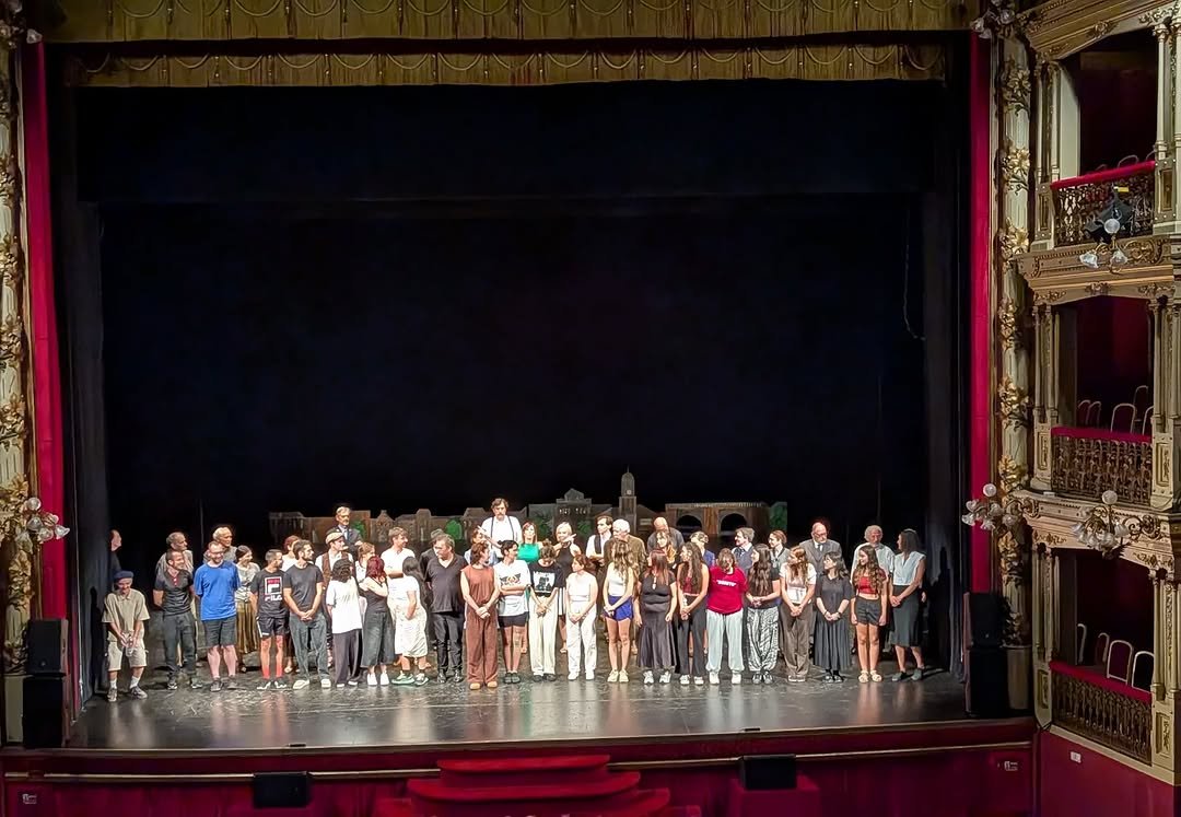 Felicidades al coro de la Esad de Murcia en su brillante actuación en el @teatro.romea colaboración en la obra Nuestra C…