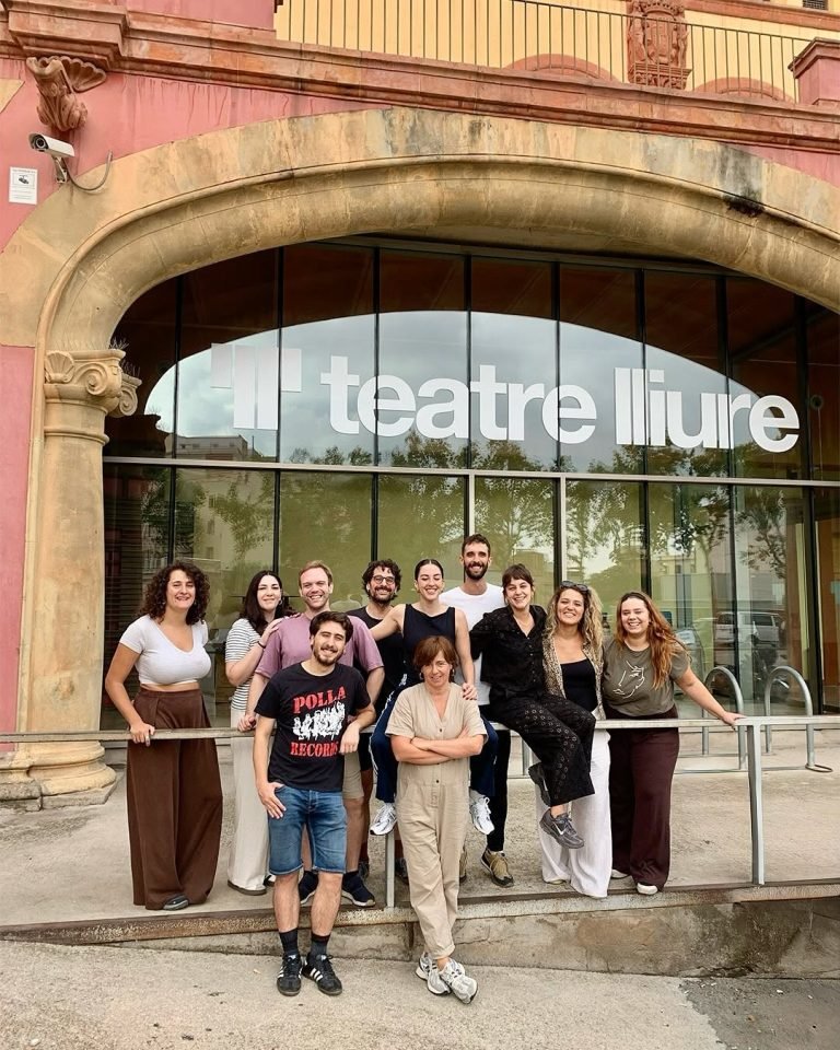 ¡Y aquí la nueva compañía de it teatre lliure! Una temporada más que recibimos en Montjuïc un nuevo grupo de graduados del@InstitutDelt … ¡Y aquí la nueva compañía de it teatre lliure! Una temporada más que recibimos en Montjuïc un nuevo grupo de graduados del@InstitutDelt …