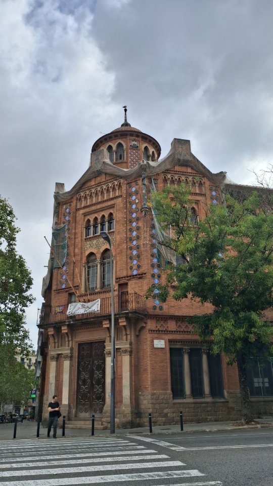 🏛️ ¡La casa de prensa tiene un nuevo futuro! En 2029 será el anfitrión del Centro de Investigación y Acción de la Comunidad en las artes escénicas de …