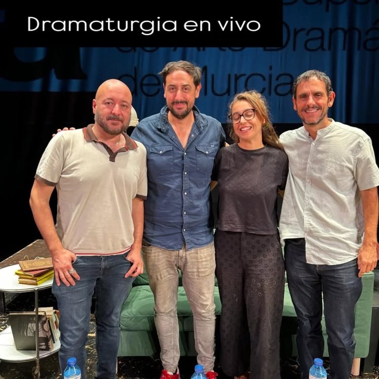 La mesa de Dramaturgia en vivo ha contado con @mirojosepmaria @mariarodrigu @josebote y @dulcembaucador
