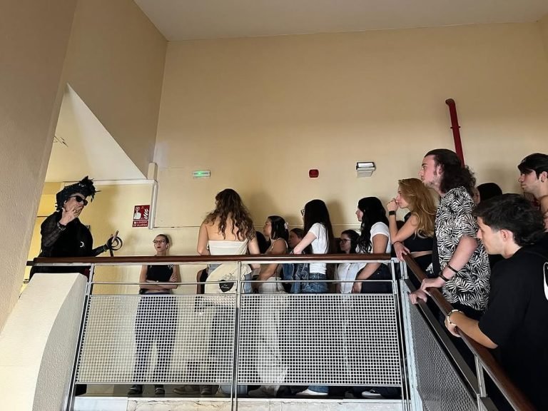Este lunes 22 de septiembre los alumnos y alumnas de primero de la Esad de Sevilla se acercaron a las aulas y conocieron…