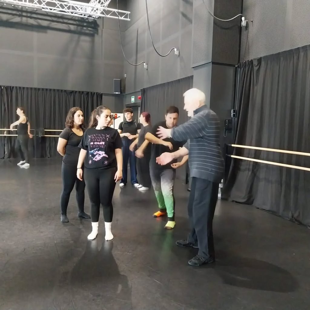 🎭La pasada semana la Esadcyl acogió el taller de Peter Uray, profesor en la Universidad de las Artes Teatrales de Kapos…