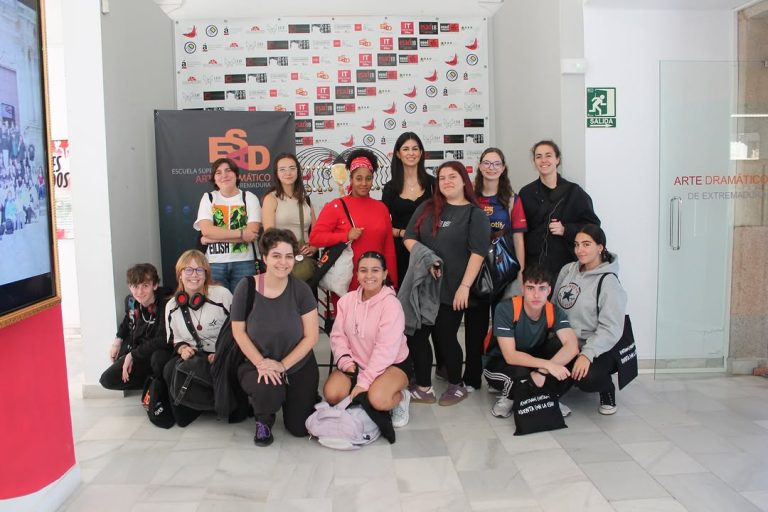 🎭RUTA GUIADA ESAD EXTREMADURA Y TEATRO CAPITOL Curso 2025-2026 Ayer miércoles 1 de octubre, nuestro alumnado de primero…