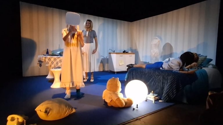 Os dejamos algunos fragmentos de la “práctica común 3” de la Escuela Superior de Arte Dramático (ESAD) del Institut del Teatre, U…