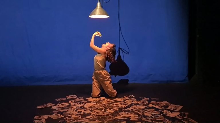 Compartimos una degustación de las creaciones escénicas de los alumnos de 3º de interpretación, dirección y dramaturgia, y…