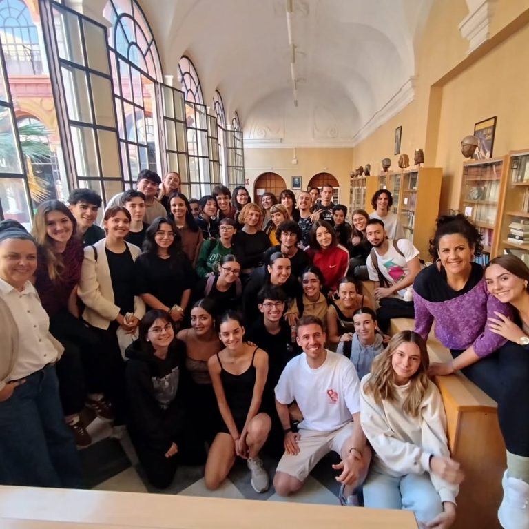 Esta mañana la ESAD de Sevilla ha recibido la visita de Selu Nieto (@selunieto), actor, dramaturgo, director y antiguo a…