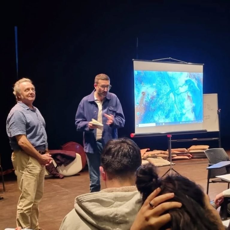 🎭 ¡Ayer comenzó la andadura del TFG de 4º de Interpretación en ESADCYL! La jornada arrancó con una sesión de trabajo y …