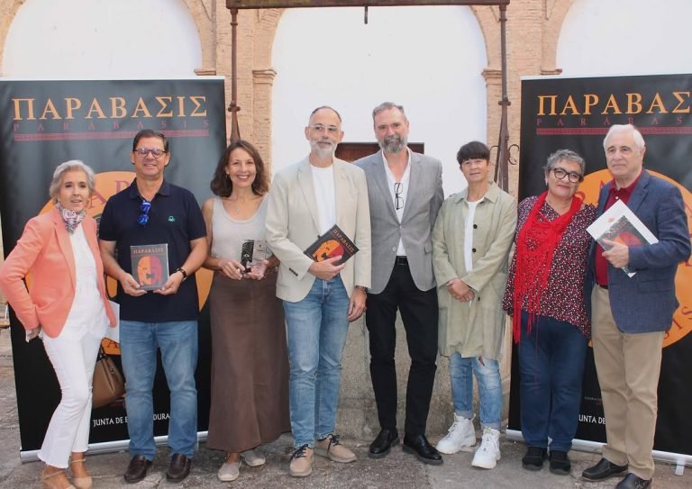 🎭ENTREGA DE PREMIOS Y PRESENTACIÓN PARÁBASIS X 📣El pasado viernes en la ESAD de Extremadura, tuvo lugar la lectura del…