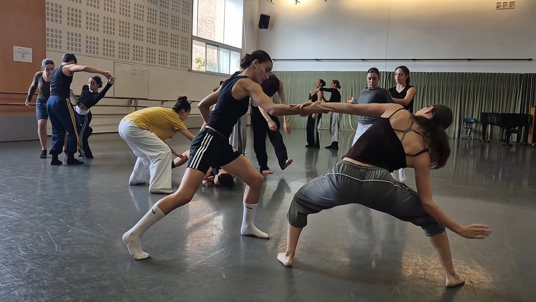 El bailarín y coreógrafo @albertquesadabernaus ha impartido una masterclass a los alumnos de 5º y 6º de Dansa Conte… El bailarín y coreógrafo @albertquesadabernaus ha impartido una masterclass a los alumnos de 5º y 6º de Dansa Conte…