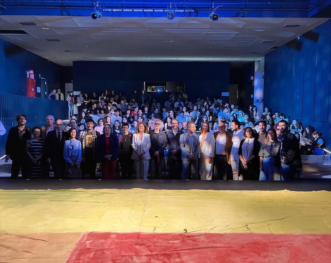 Escolma de imaxes dun día inesquecible: a lección inaugural que nos brindou Cándido Pazó. ⭐️⭐️⭐️⭐️⭐️ O curso 2025-26 e a… Escolma de imaxes dun día inesquecible: a lección inaugural que nos brindou Cándido Pazó. ⭐️⭐️⭐️⭐️⭐️ O curso 2025-26 e a…
