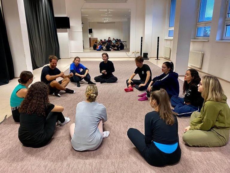🌍 Como parte del programa Erasmus + las estudiantes de la Escuela Superior de Arte Dramático de Castilla La Mancha (Cue…