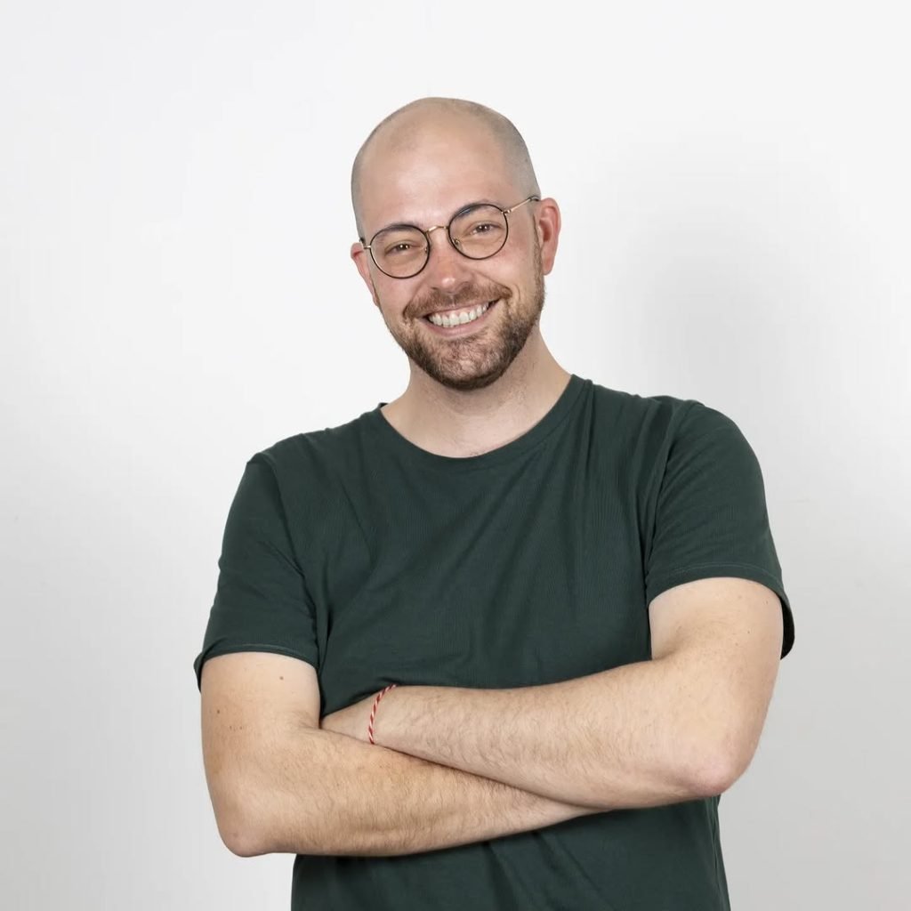 ✨ Este curso nos acompaña como profesor de Análisis de Texto, Fran Weber. 🎓 Doble graduado en Filología Clásica y Estud…