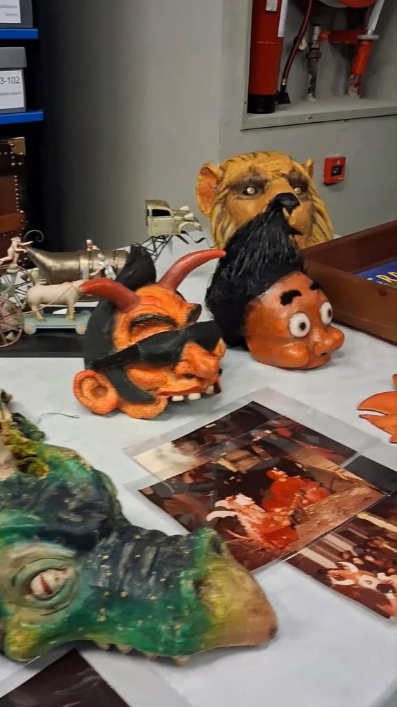 Hoy presentamos la colección documental de la compañía Comediantes, una de las más relevantes en la historia de…