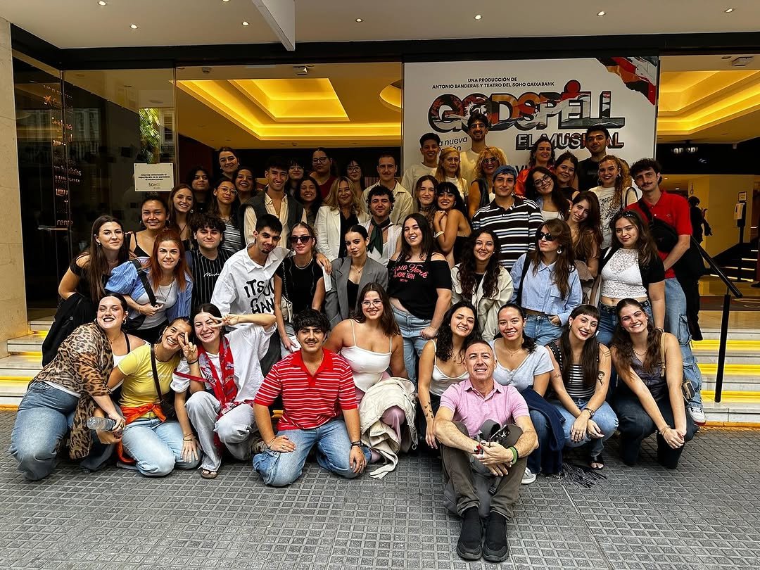 🙏 Gracias, Antonio Banderas, y al Teatro del Soho por la amable invitaci&oacute;n de este fin de semana. La comunidad ESAD tuv&hellip;