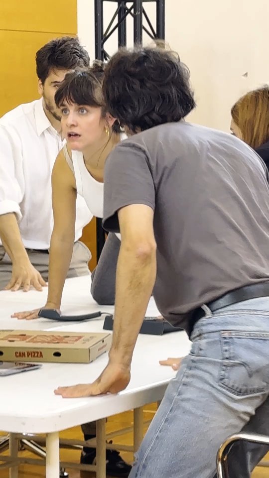 Luigi Mangione? Seguim assajant ‘Manifest Mangione’ a Montjuïc! Escrita i dirigida per @lacarollopezbcn, és la nova prop…