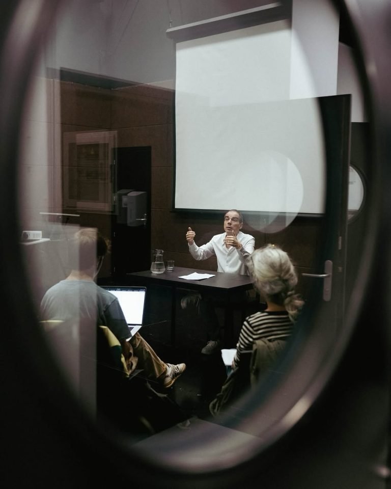 ✨ L’Ofici & Masterclass amb Alberto Conejero ✨ Divendres passat vàrem viure una jornada molt especial a l’ESADIB: la ses…