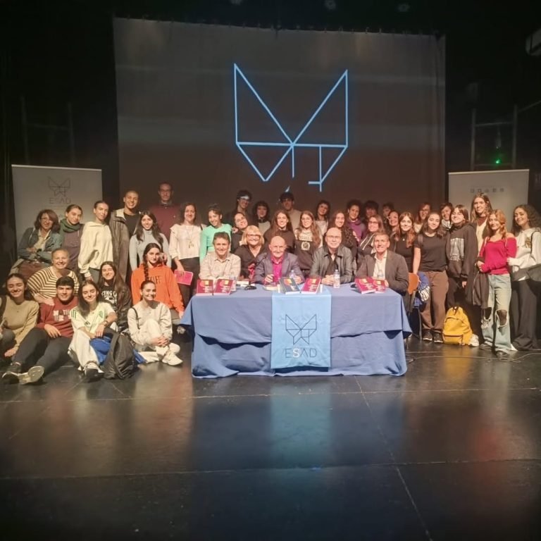 📚 Ayer tuvo lugar en la Sala Lorca de la ESAD de Sevilla la presentación del libro «De lo dramático a lo posdramático. … 📚 Ayer tuvo lugar en la Sala Lorca de la ESAD de Sevilla la presentación del libro «De lo dramático a lo posdramático. …