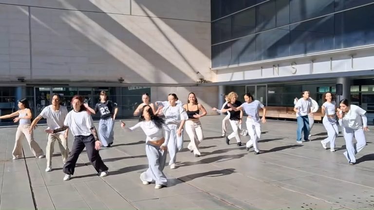 El bailarín y coreógrafo @chris_suleh_ ha sido invitado a realizar un módulo de técnica en el Conservatorio Superior de Danza @cs…