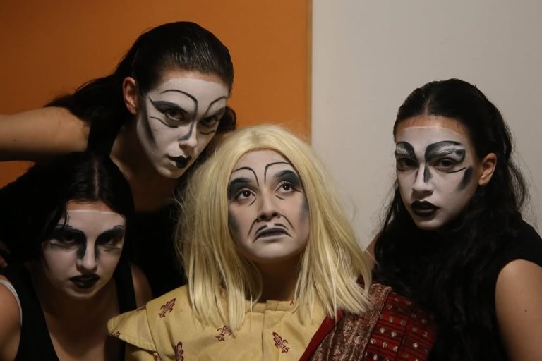 🎭ACTO INAUGURACIÓN CURSO 2025-2026 📣 Os compartimos una selección de imágenes tomadas en los camerinos, realizadas por…