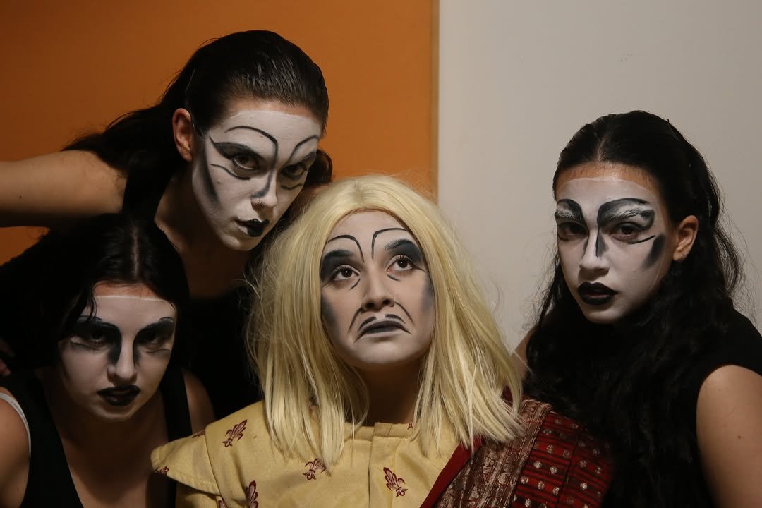 🎭ACTO INAUGURACIÓN CURSO 2025-2026 📣 Os compartimos una selección de imágenes tomadas en los camerinos, realizadas por… 🎭ACTO INAUGURACIÓN CURSO 2025-2026 📣 Os compartimos una selección de imágenes tomadas en los camerinos, realizadas por…