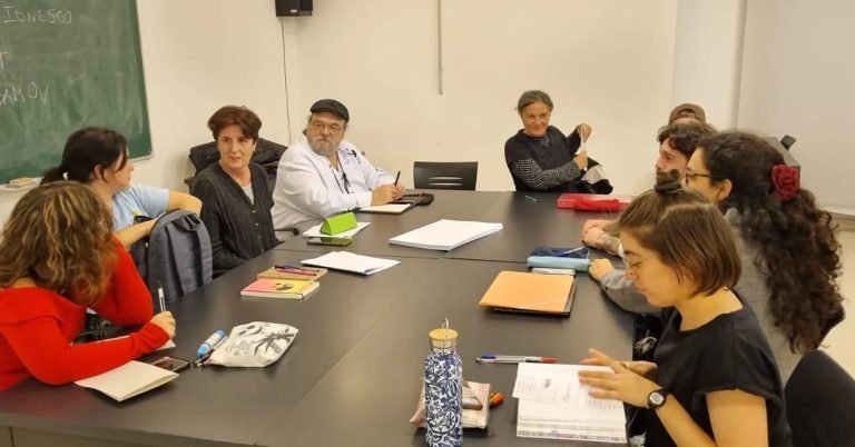 Taller, pensamiento y difusión Cultural. 💭📰✍️ Ángela Monleón, directora de la Revista Primer Acto, nos acompaña y nos …