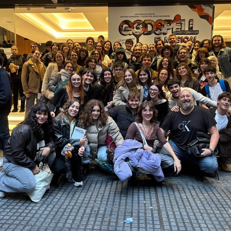 El pasado sábado, el alumnado y el profesorado de la ESAD Sevilla asistió a una función del musical «Godspell» en el Tea…
