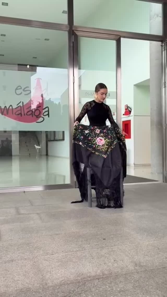 ✨ Hoy hemos festejado el Día Internacional del Flamenco ✨ (este año se celebra el domingo 16) En el recreo, nuestra alum…