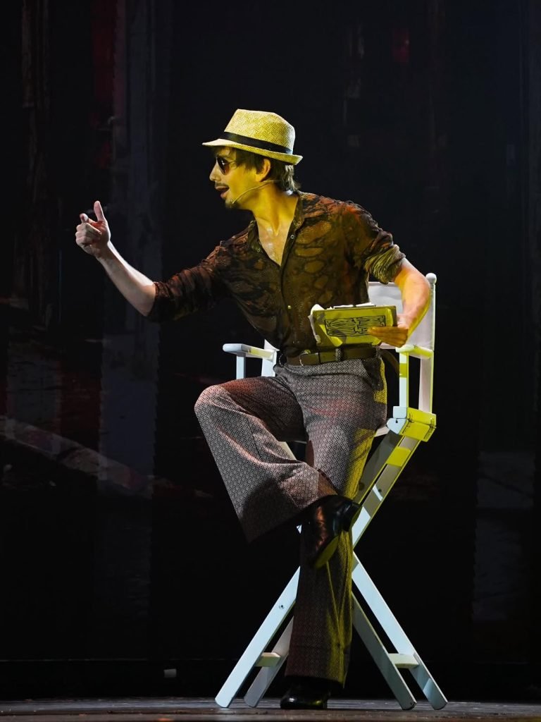 Hoy queremos hacer mención a nuestro exalumno @alexgarasa que actualmente forma parte del elenco de “Raffaella, el music…