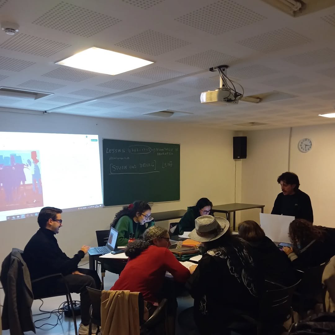 Nueva sesi&oacute;n del taller de edici&oacute;n que estoy impartiendo (y disfrutando) en la @ESADCYL. Qu&eacute; revista bonita estamos arma&hellip;