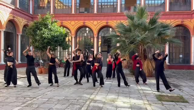 El alumnado de tercero compartió una pequeña muestra por el Día mundial del flamenco en el bonito patio de la @esaddesev…