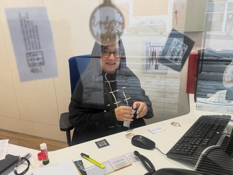 ⚠️ Gabonetako izpiritua bizi-bizi dago DANTZERTIn!!! Gabonak ate-joka daude eta Inma gure lankidea, gure egoitza apaintz…