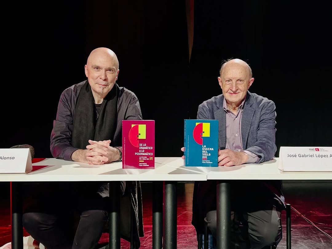 Ahir va visitar l&rsquo;esadv Jos&eacute; Gabriel L&oacute;pez Antu&ntilde;ano per a presentar el seu llibre &ldquo; DE L0 DRAM&Aacute;TICO A LO POSDRAM&Aacute;TICO, L&hellip;