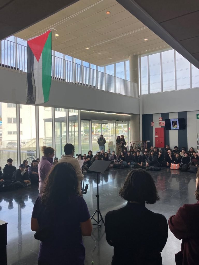 Compartimos o Manifesto do 25N elaborado polas compañeiras da ESAD de Galicia. #25N #diacontralaviolenciadegénero